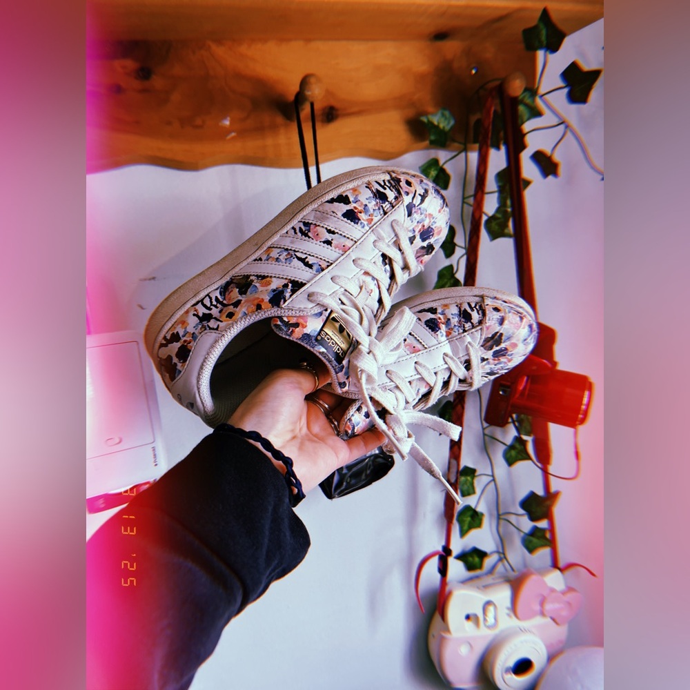 ADIDAS SUPERSTAR FLOWER DESIGN